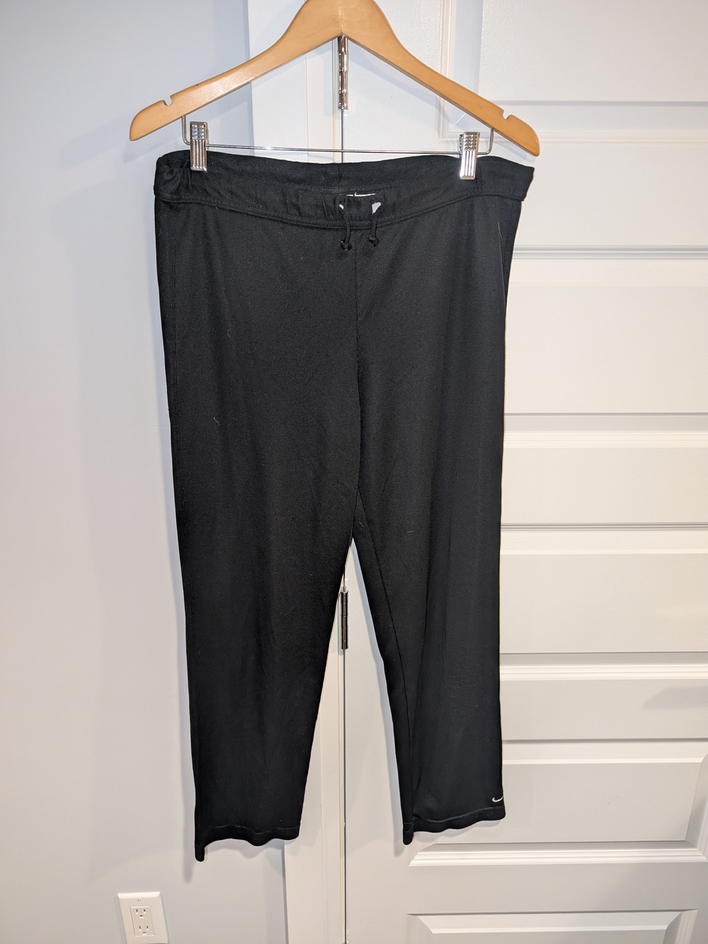 Nike Women’s Black Cropped Leggings